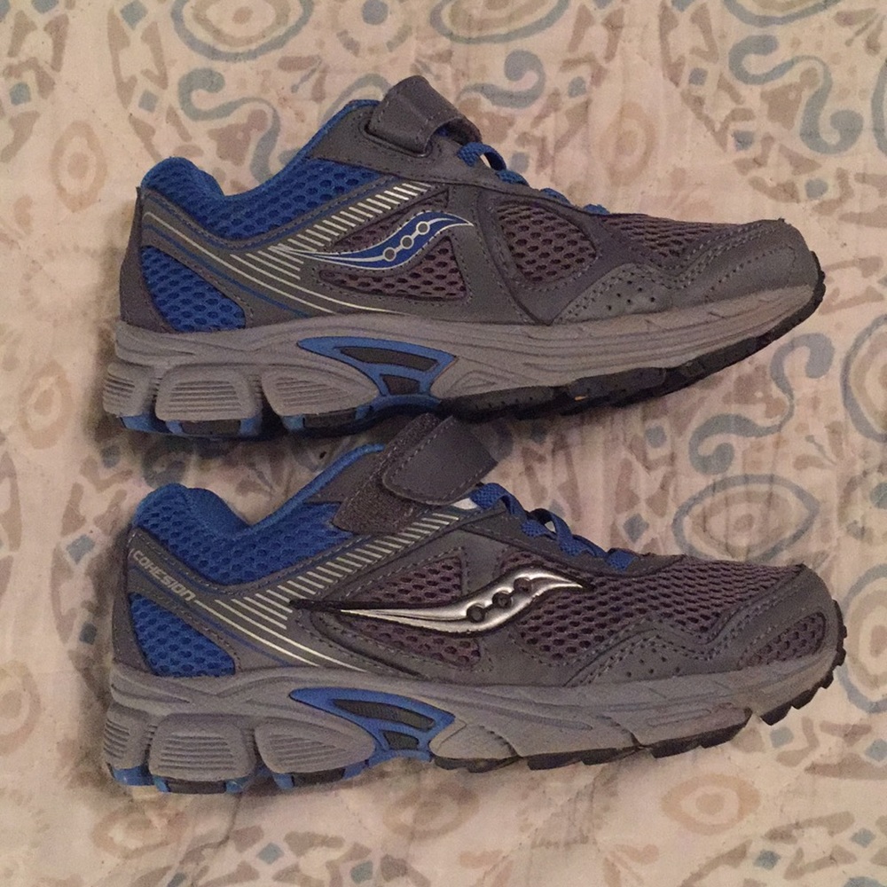 Boys size 2 Saucony shoes